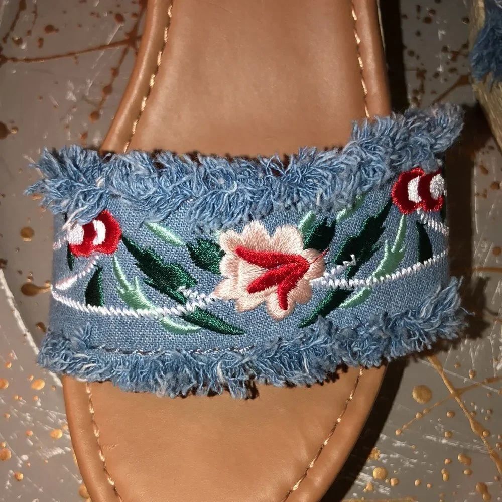So 7.5 Ice Fish Embroidered Denim Wedge Sandals - Picture 5 of 12